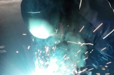 Soldadura de acero negro